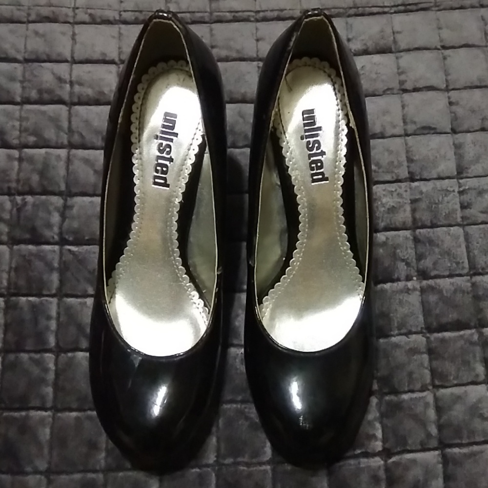 Unlisted heels